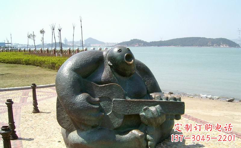 江西音乐驻足,公园弹吉他铜雕