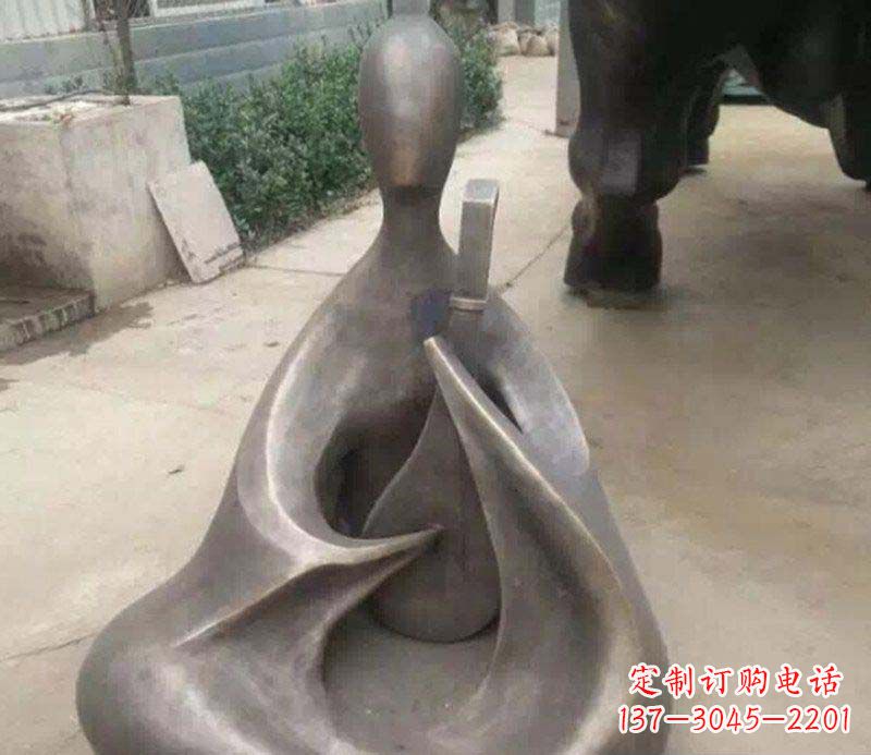 江西抽象景观弹琵琶铜雕