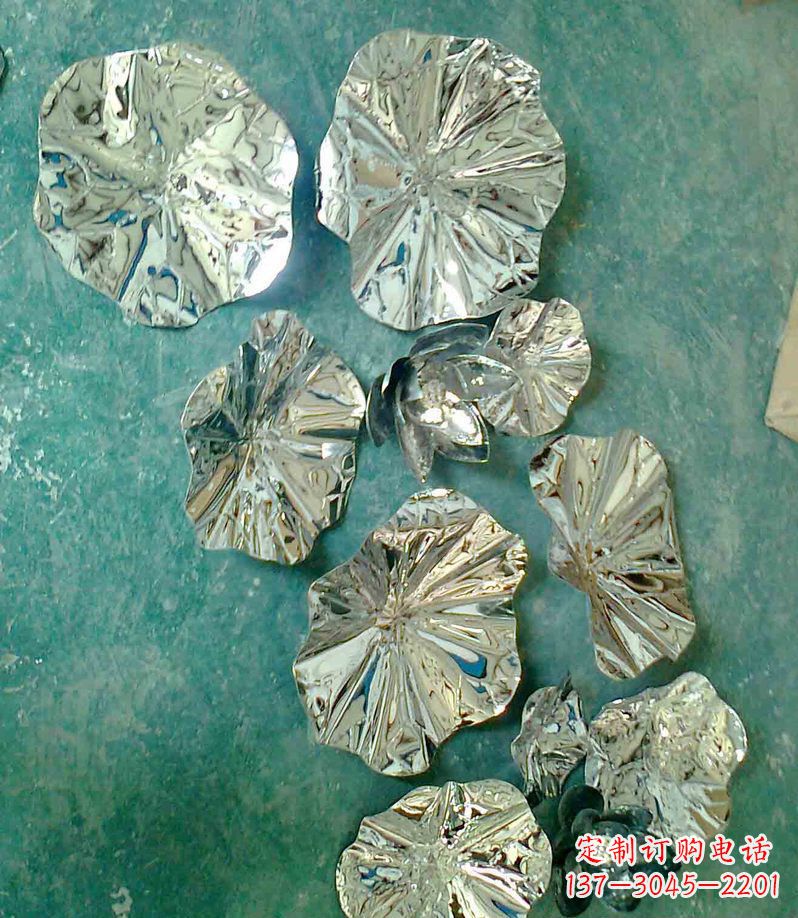 江西精致锻铜荷叶造型雕塑