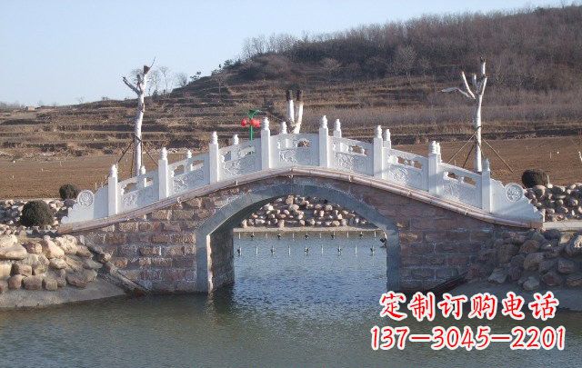 江西独特设计的拱桥石雕