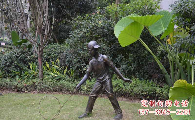 江西铜雕“小男孩滚铁环”