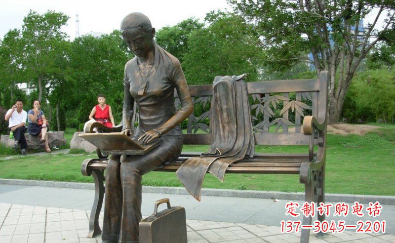 江西把童真雕刻在铜雕中——女孩雕塑