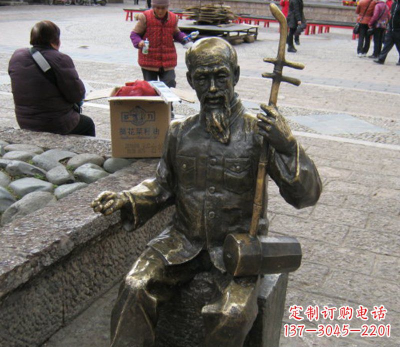 江西精美绝伦的「老人拉二胡铜雕」