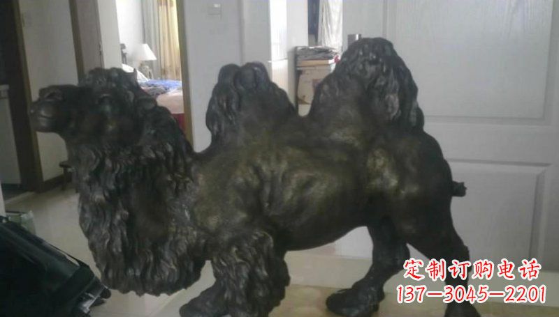 江西室外骆驼铜雕塑,为公园景观增添美感