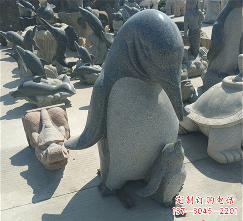 江西公园母子企鹅石雕