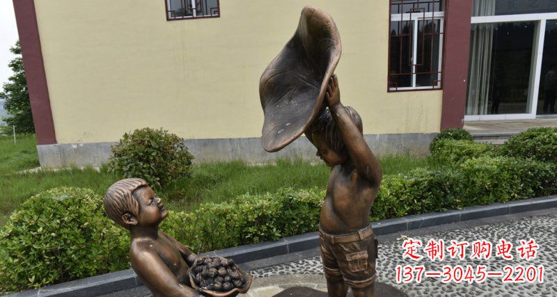 江西精美铜雕帽子装核桃的小男孩