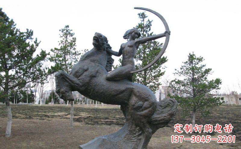 江西公园骑马女人射箭铜雕