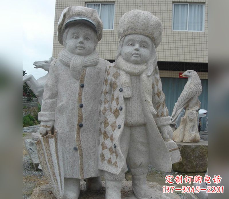 江西公园情侣人物石雕