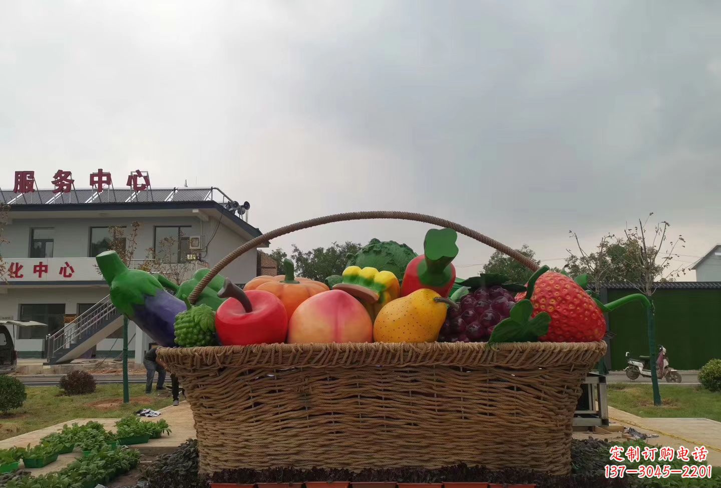 江西玻璃钢仿真水果篮雕塑