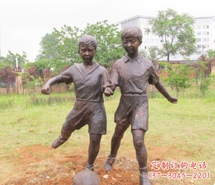 江西童心盎然的足球铜雕