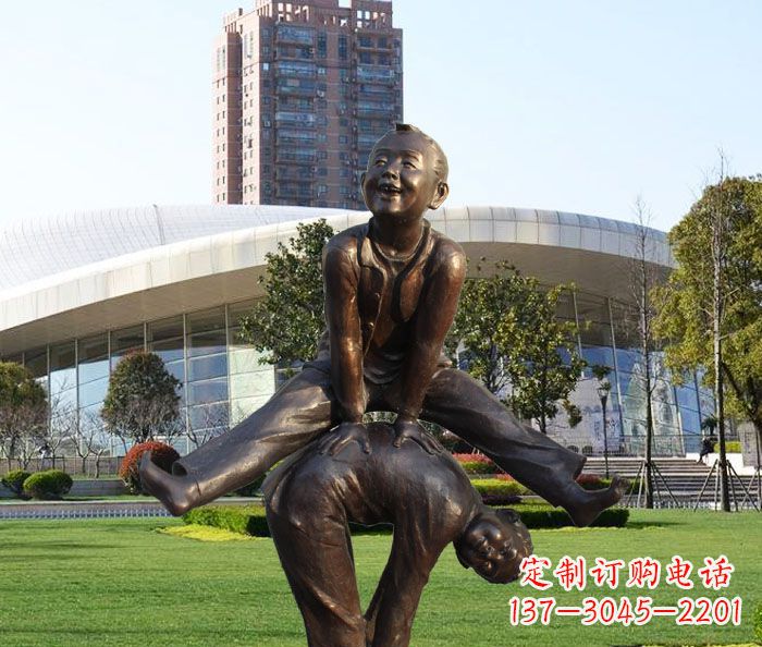 江西童趣十足的山羊铜雕