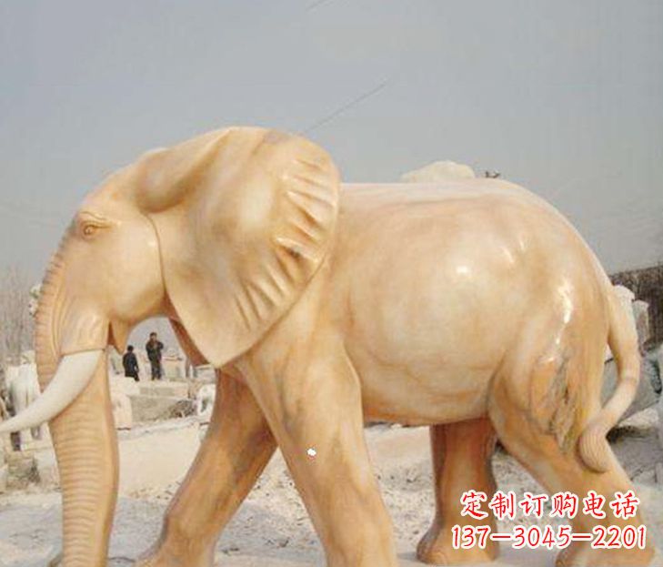 江西公园晚霞红大象雕塑