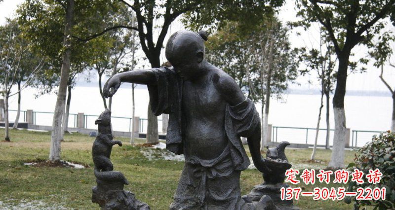 江西铜质高端松鼠雕塑