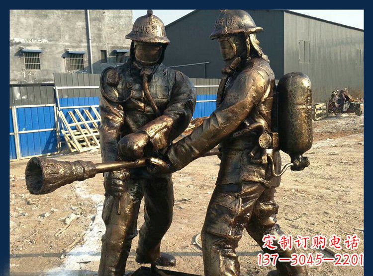 江西以消防员为原型的铜雕塑