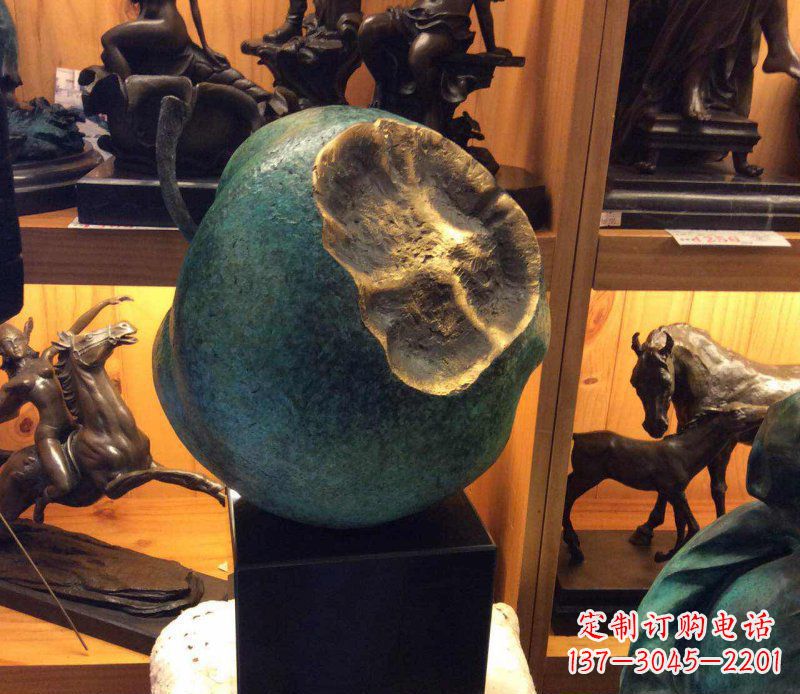 江西铜质可爱苹果雕塑