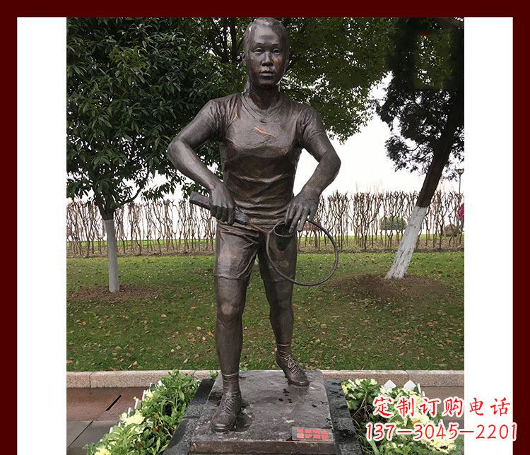 江西公园羽毛球运动员铜雕