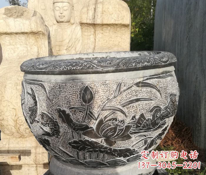 江西公园鸳鸯荷花浮雕石水缸