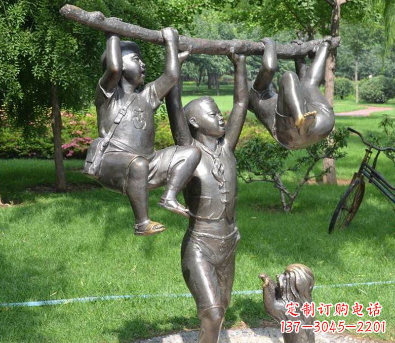 江西捉着树枝玩耍的小孩铜雕