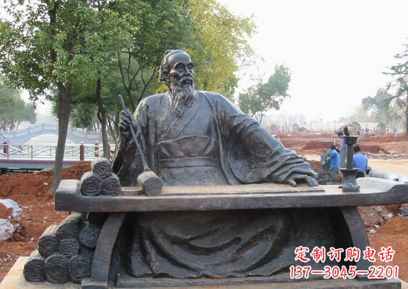 江西用传统工艺精心雕刻的张仲景铜雕