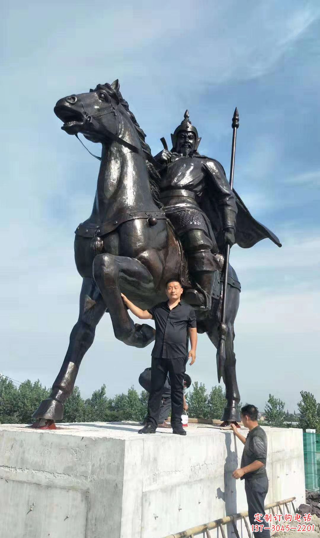 江西以古代骑马将军为灵感的铜雕