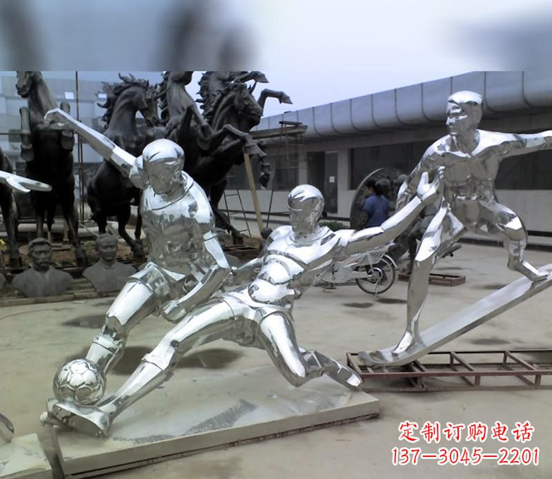 江西中领雕塑定制的不锈钢足球运动雕塑