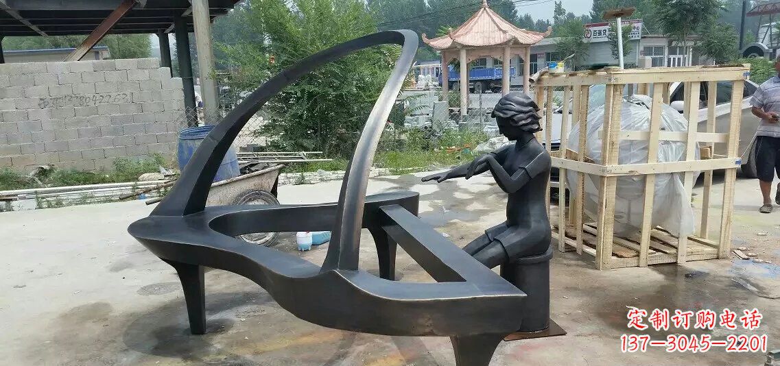 江西广场抽象弹钢琴景观铜雕