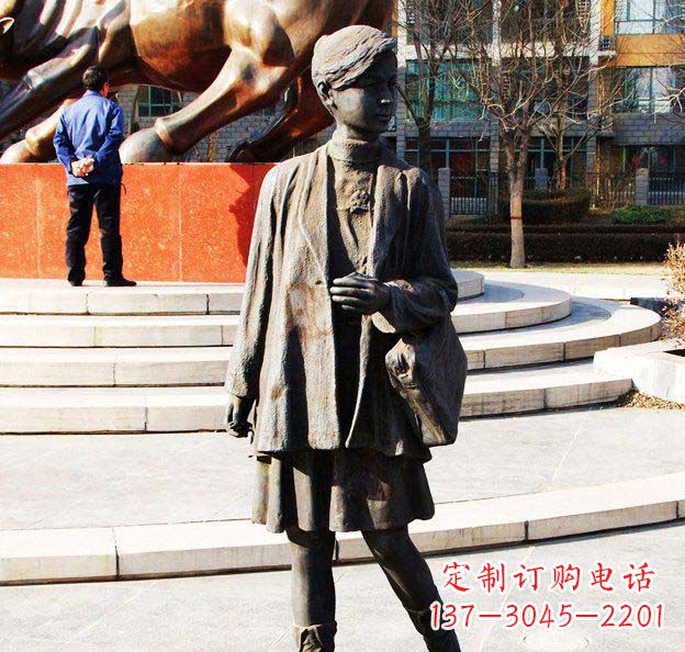 江西真实可爱的女孩铜雕塑