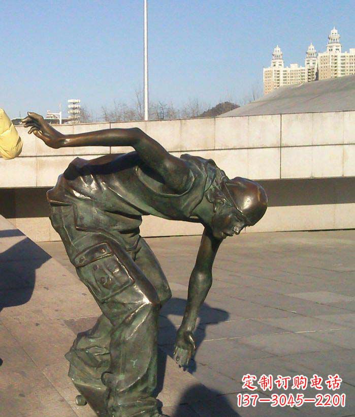 江西中领雕塑:青年景观铜雕