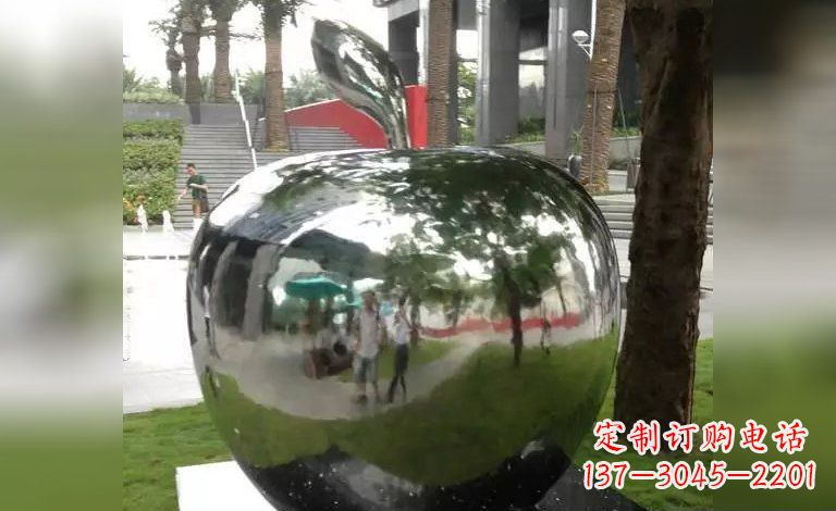 江西新奇优雅的苹果雕塑