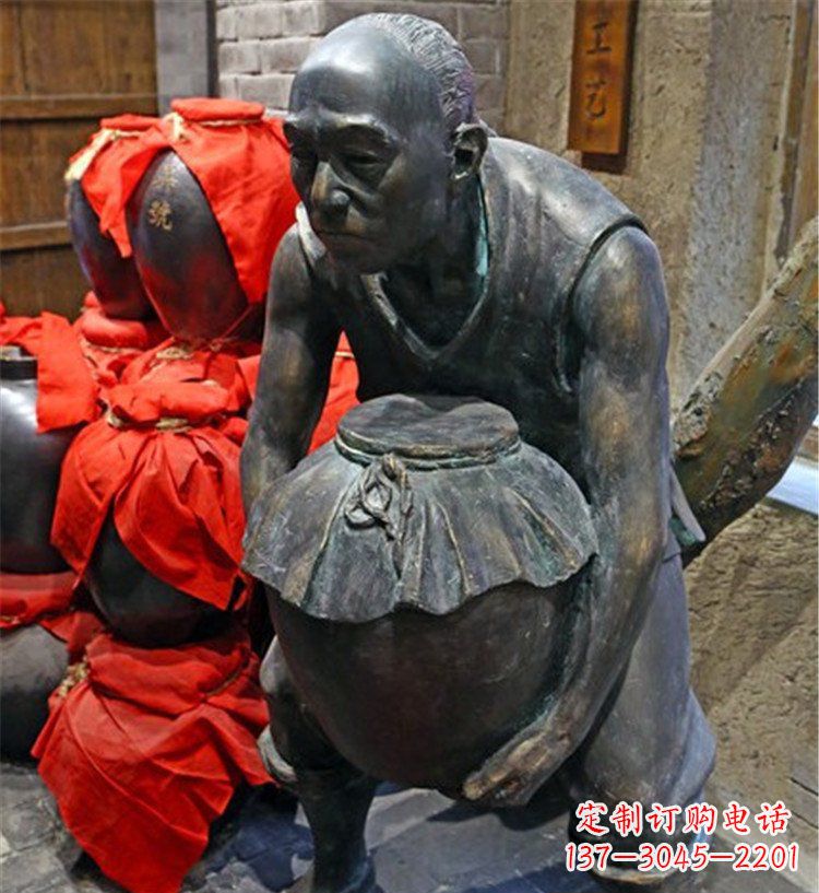 江西铜质老人抱酒图案雕塑