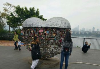 江西不锈钢英文字母镂空景观雕塑