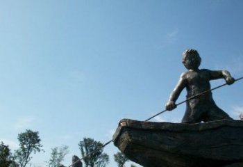 江西男孩撑船铜雕，营造童趣氛围