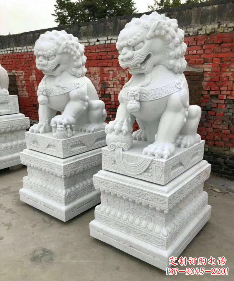 江西浪漫雕塑--汉白玉踩球镇宅狮子