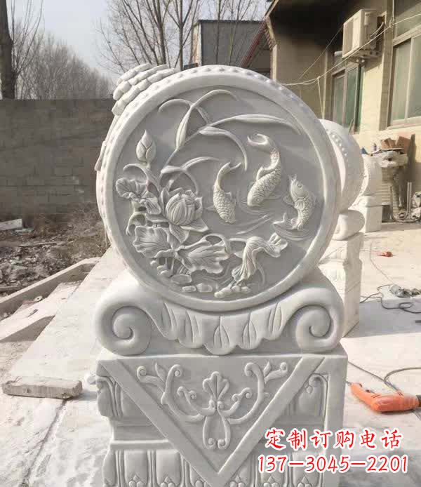 江西以汉白玉石制作的门墩雕塑