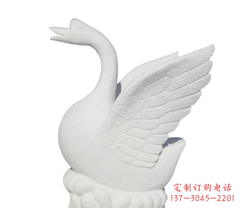 江西汉白玉雕刻的精美天鹅雕塑