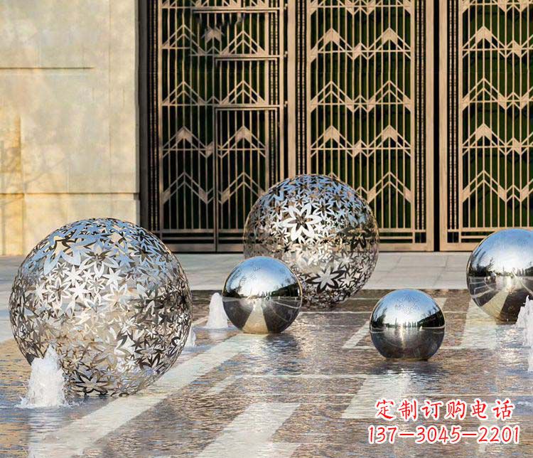 江西欣赏自然的美:不锈钢花形镂空球喷泉雕塑