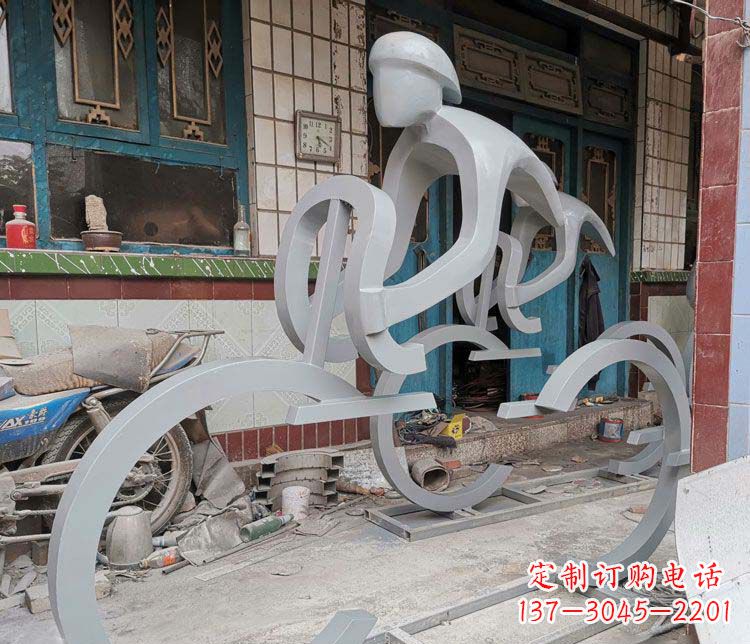 江西户外不锈钢骑自行车人物雕塑