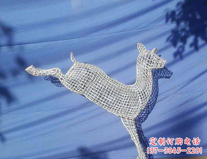 江西搭载优雅气质的不锈钢小鹿雕塑