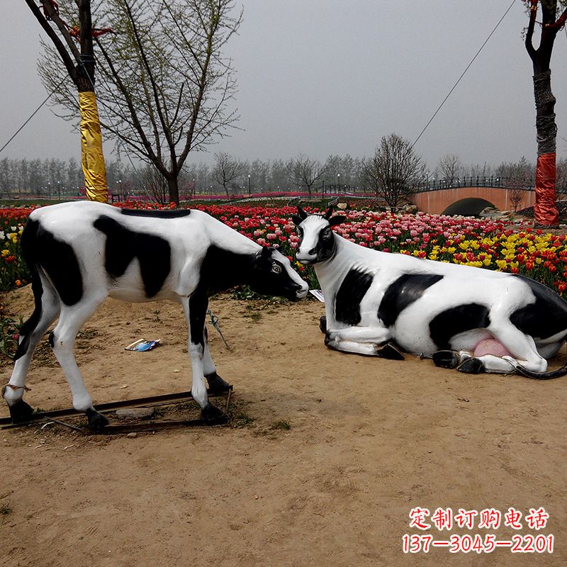 江西室外仿真动物雕塑-奶牛,为您打造精美细腻的艺术品