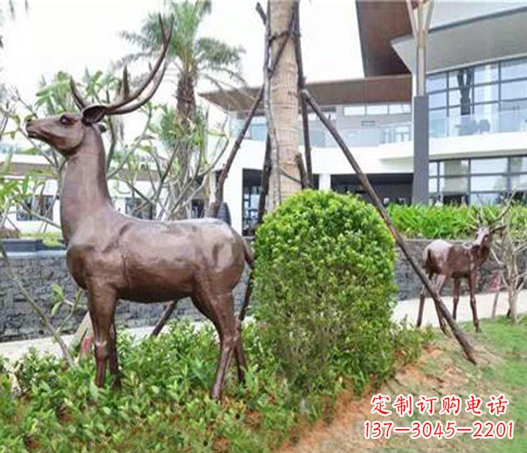 江西艺术大师铸造的精美梅花鹿雕塑