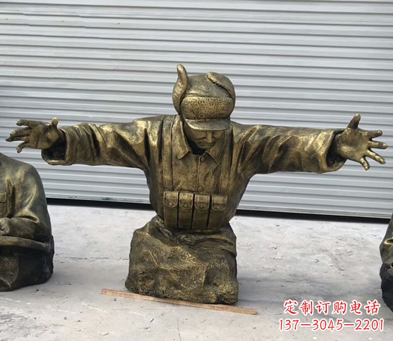 江西黄继光铜雕是由中领雕塑定制的精致作品。中…