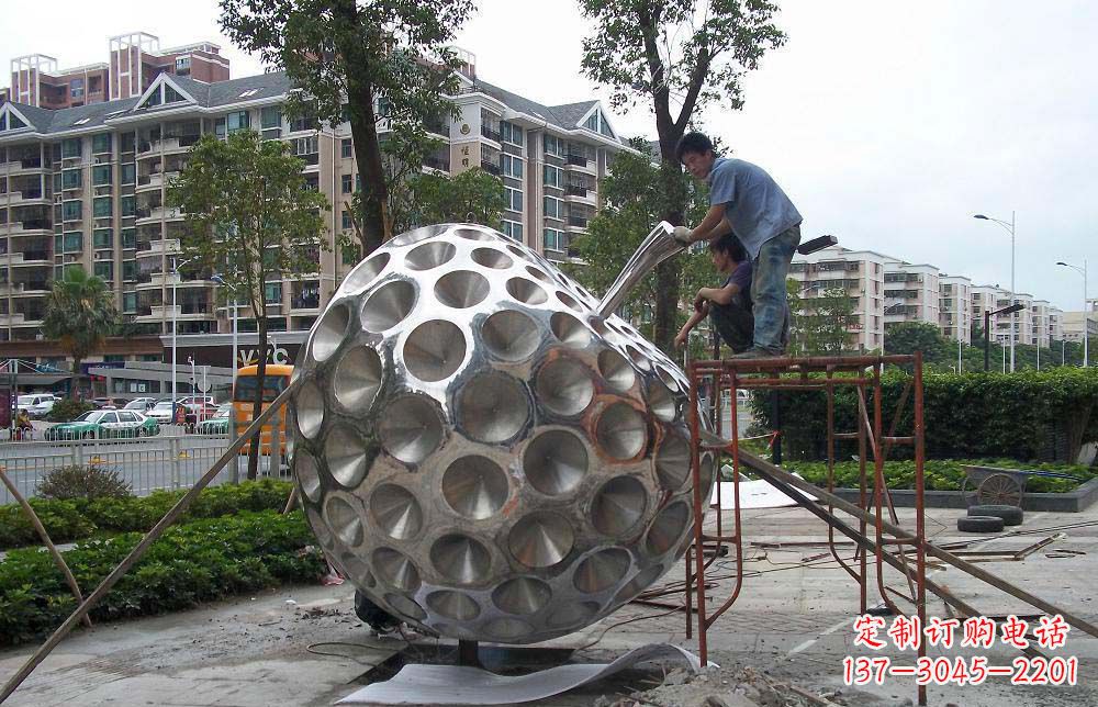 江西精心打造的街边苹果雕塑