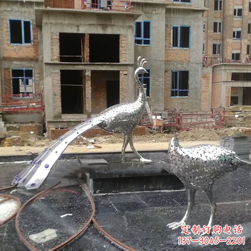 江西精美的孔雀不锈钢雕塑