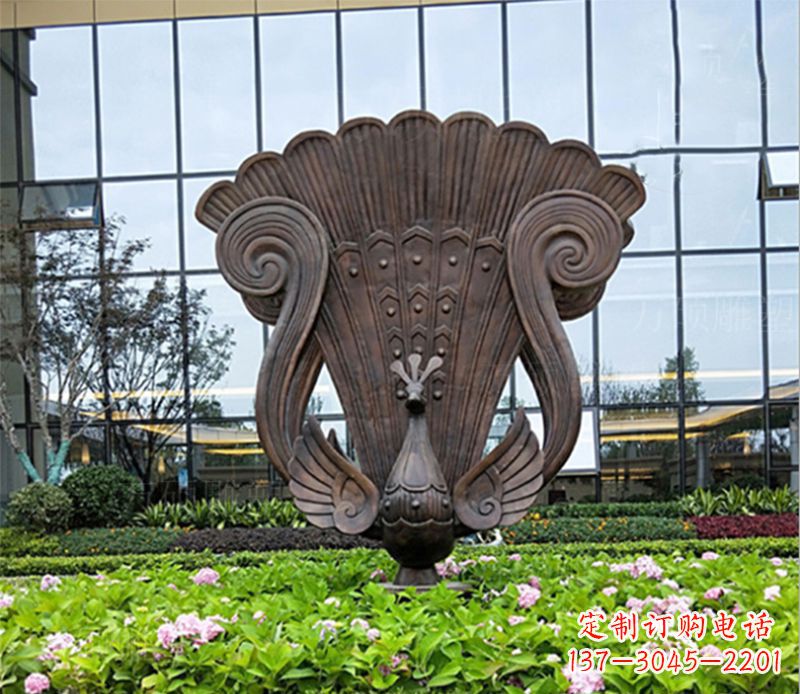 江西装点家园的精美孔雀雕塑
