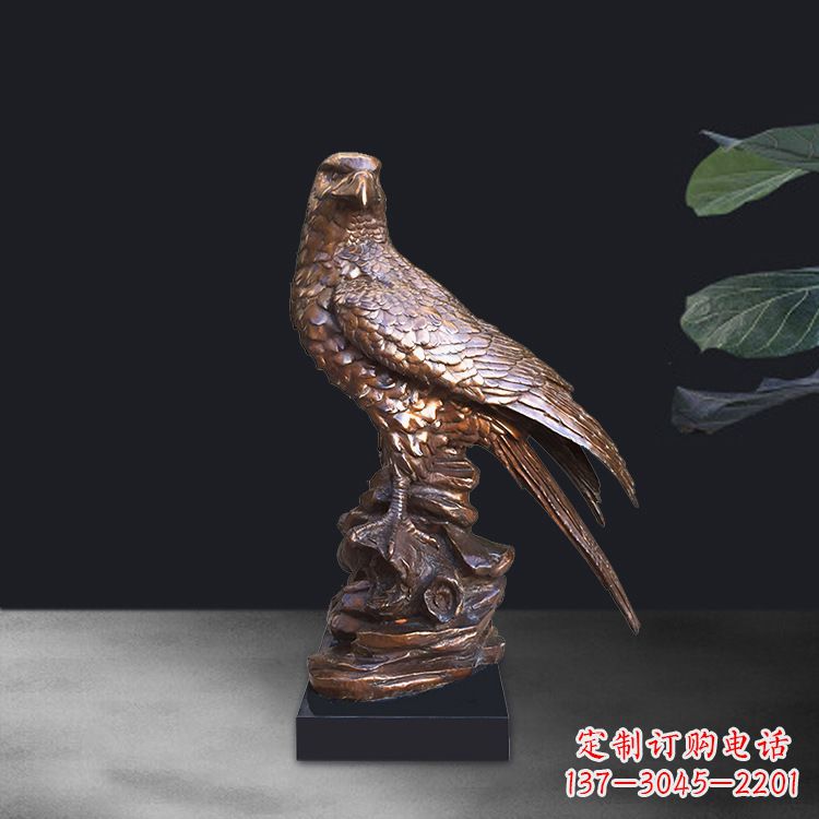 江西精美雕刻的老鹰雕塑摆件