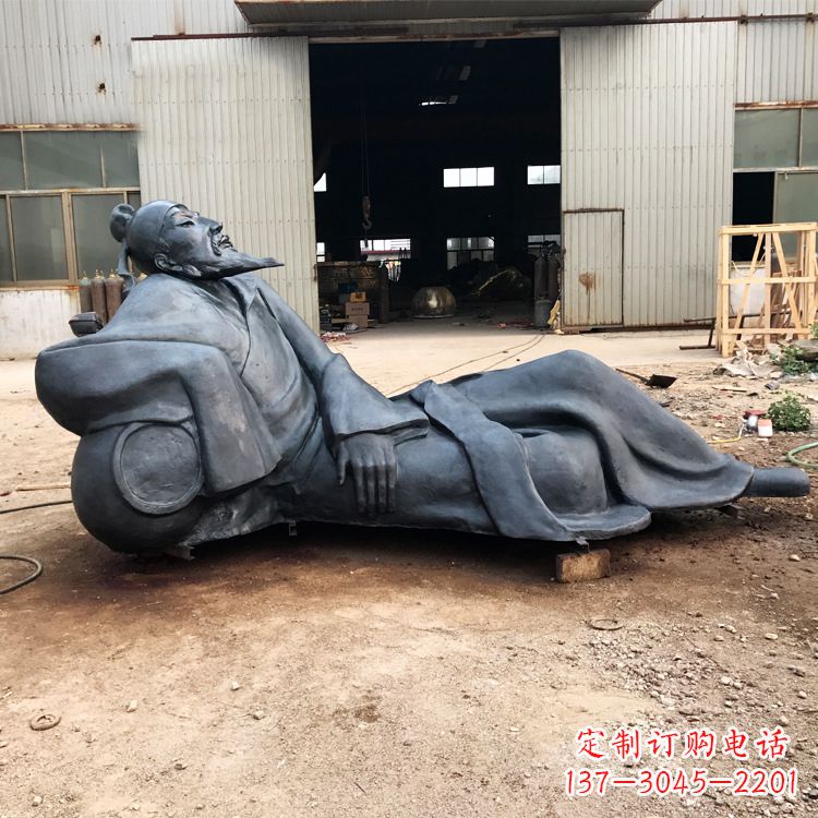 江西李白醉卧铜雕塑，抒写出豪迈之气