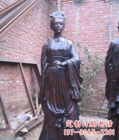 江西汹涌波澜中的李清照雕塑