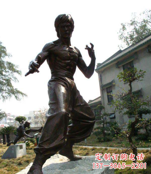江西忠实再现李小龙公园名人铜雕