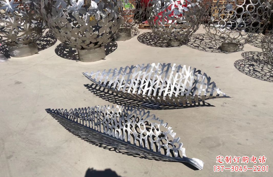 江西中领雕塑-树叶镂空景观雕塑