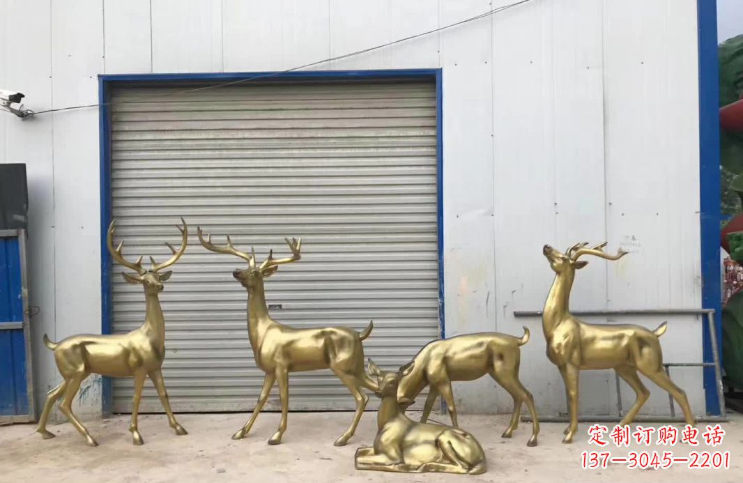 江西产自中领雕塑的手工鹿群铜雕塑,是一款以鹿…